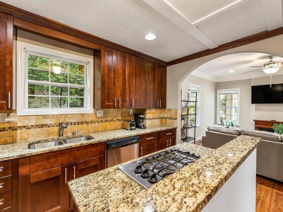 Gorgeous East Village Home Near Downtown Sleeps 12 5 Bedrooms Coffee Bbq Ac Parking Atlanta Exterior photo